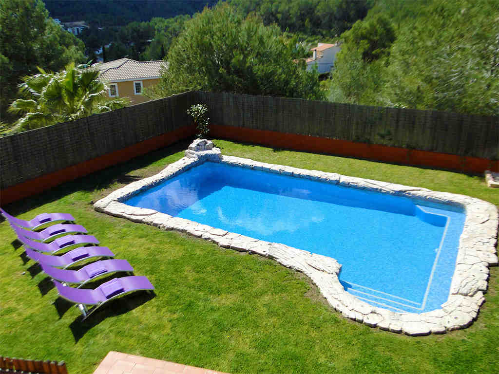 holiday villas in sitges with pool