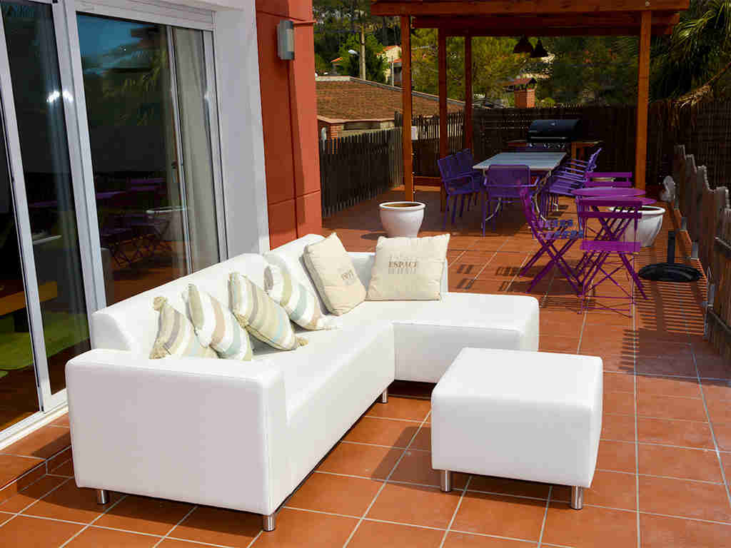 holiday villas in sitges outdoor porch area