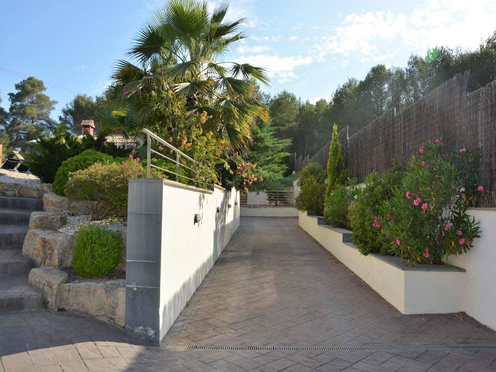 villa in Sitges with big entrance for cars.