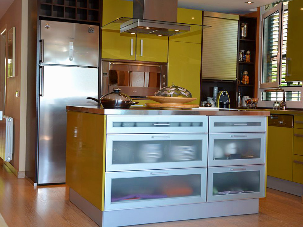 holiday apartments in sitges and their modern kitchen