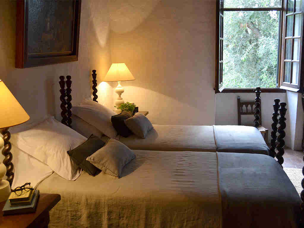 spanish farmhouse and its bedroom 3