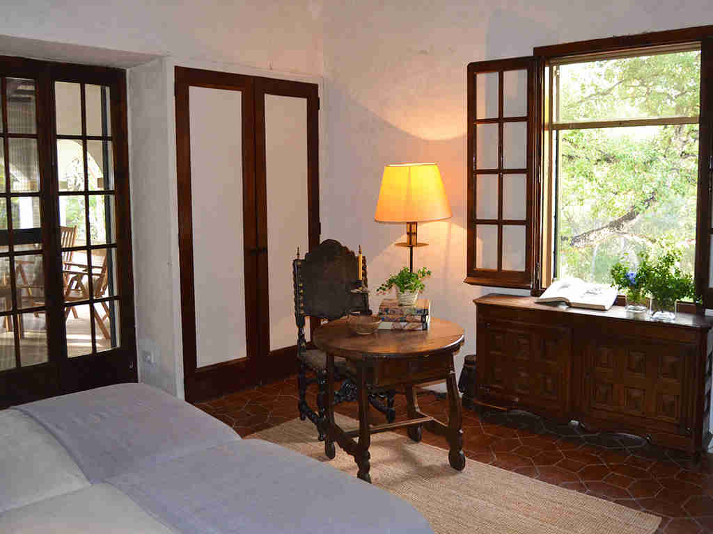 spanish farmhouse corner in the bedroom 2