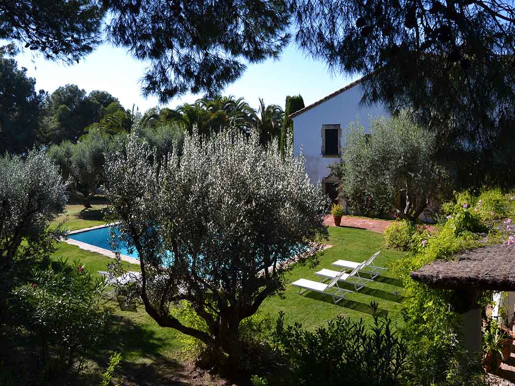 Sitges Farmhouse: natural garden