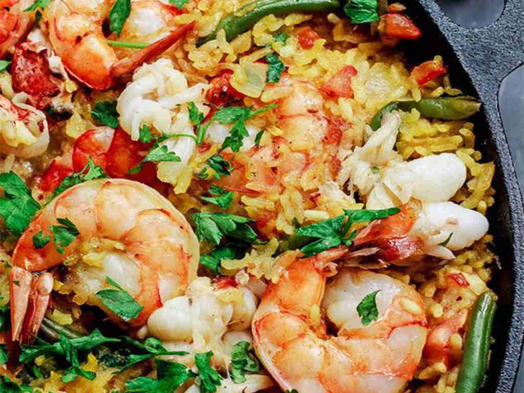 restaurants in sitges with seafood paella