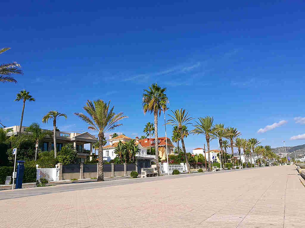 Sitges holiday villa near Barcelona: very close to the beach