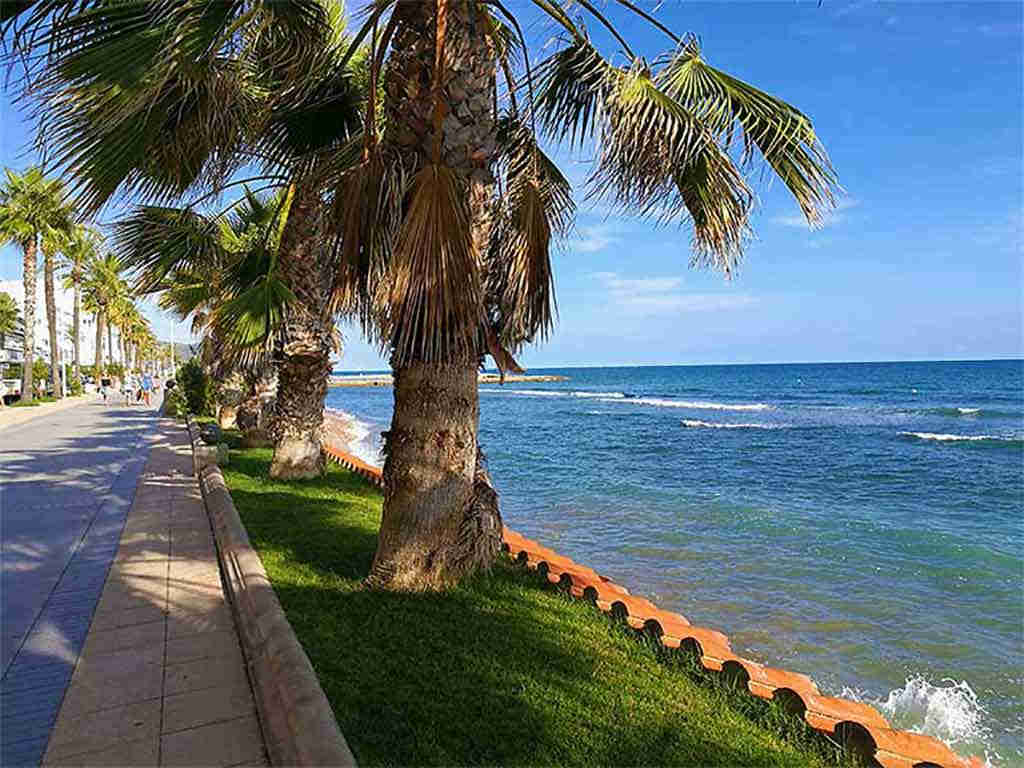 Sitges holiday villa near Barcelona: sitges promenade