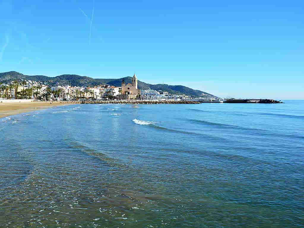 Sitges holiday villa near Barcelona: turquoise water