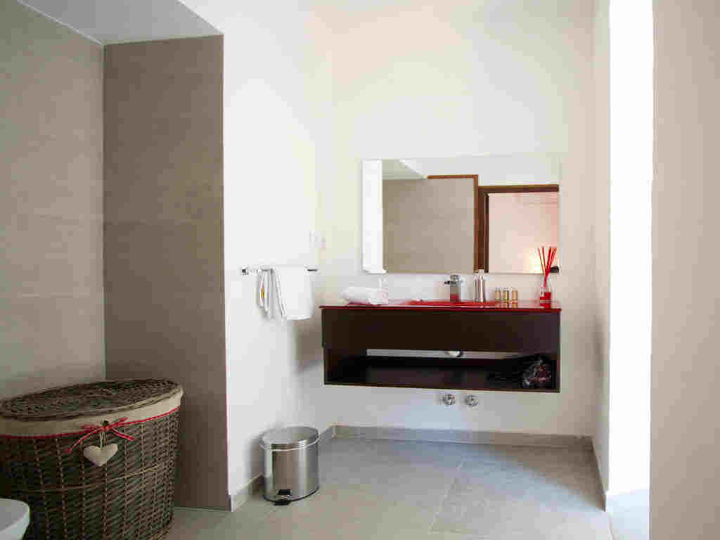 Holiday Sitges villa near Barcelona: bathroom