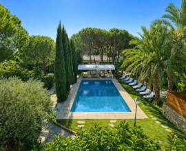 House with private pool