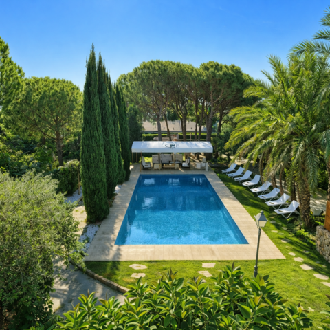 House with private pool