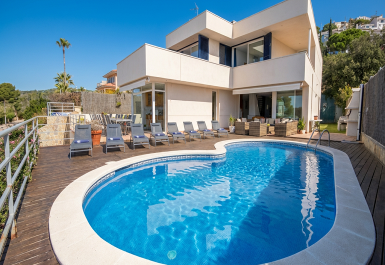 villa with pool holidays
