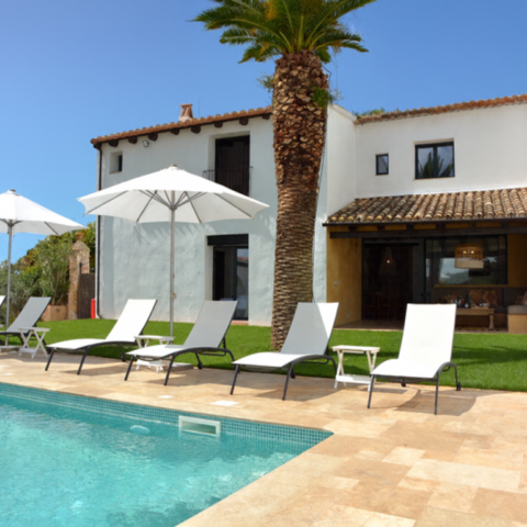 villas for rent near sitges with swimming pool