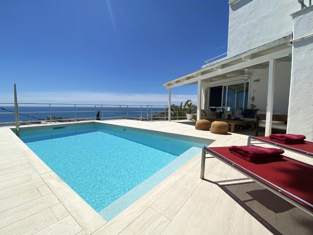 villas à vendre à Sitges avec jardin