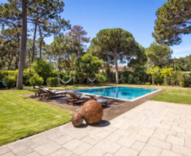Holiday villa with a pool for rent