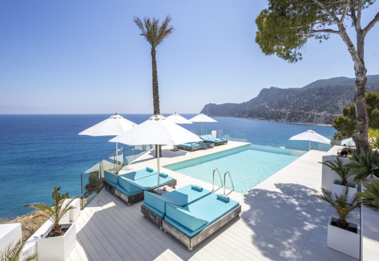 Luxury villa in Ibiza with sea views close to the beach
