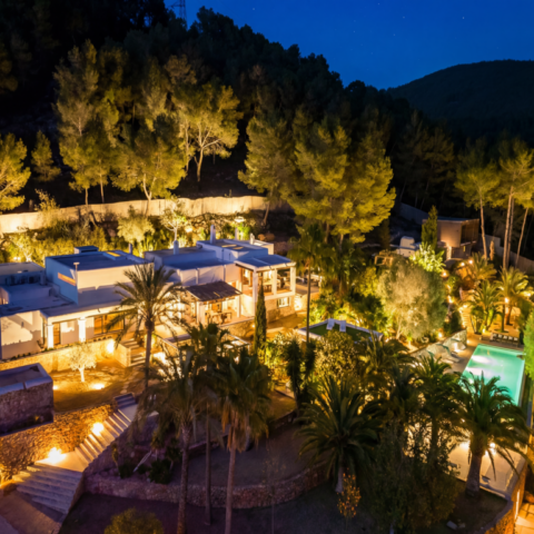 Luxury villa in Ibiza near the beach