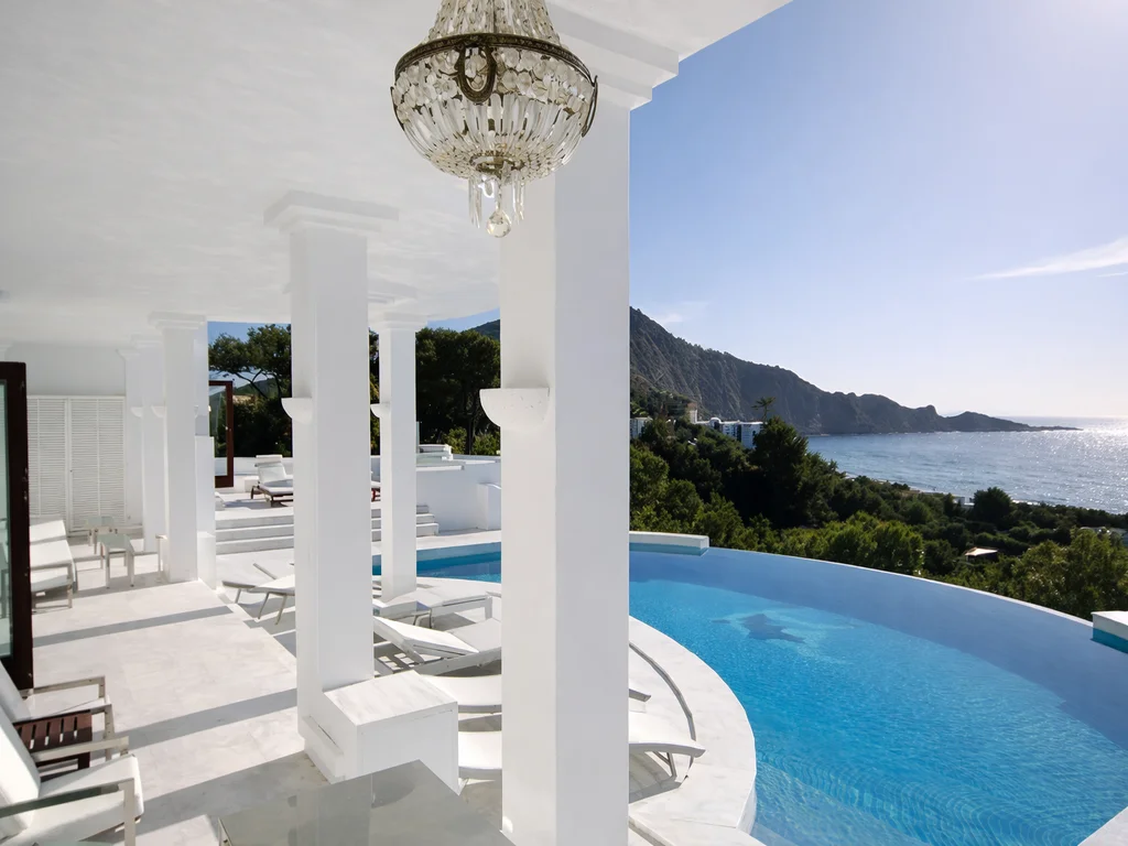 Infinite Horizon: Ibiza’s Best Sea View Villas
