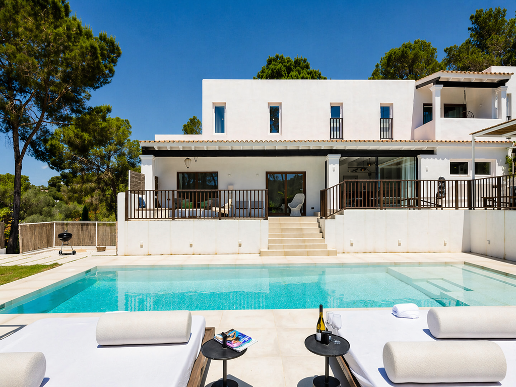 Luxury private villa rental in Ibiza with a private pool - Weeklyvillas