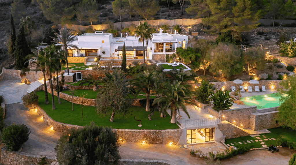 villas de lujo en Ibiza últimas noches agosto
