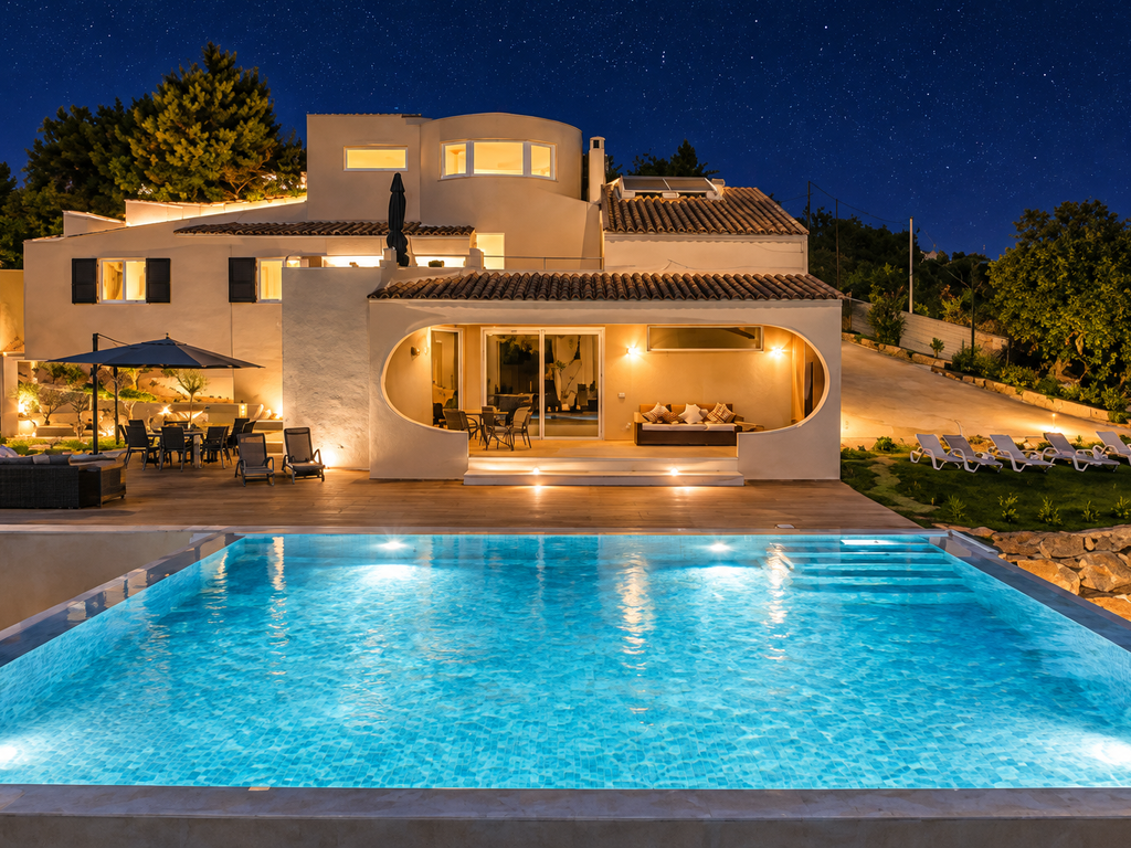 Disponibilité de villas de luxe à Faro avec jardin